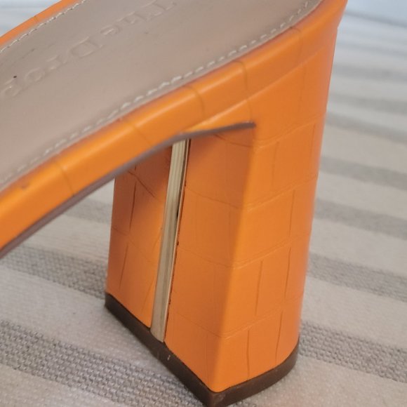 The Drop Block Heeled Mule - Picture 6 of 12